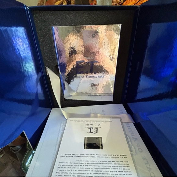 Universal| E.T. Ultimate Gift Set DVD Book Soundtrack CD Ltd Ed Stenotype - Picture 5 of 9